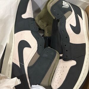 Air Jordan 1 Mid SE army green/black and white shoes